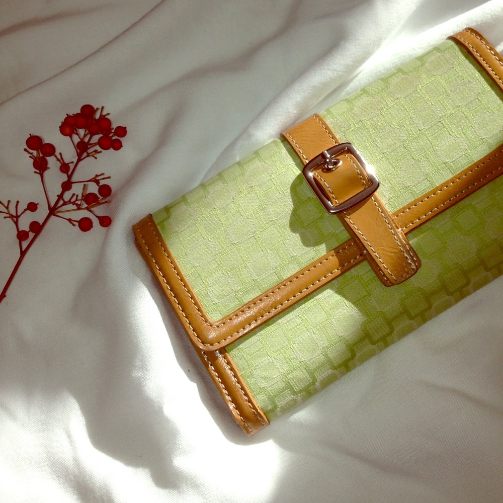 Green wallet